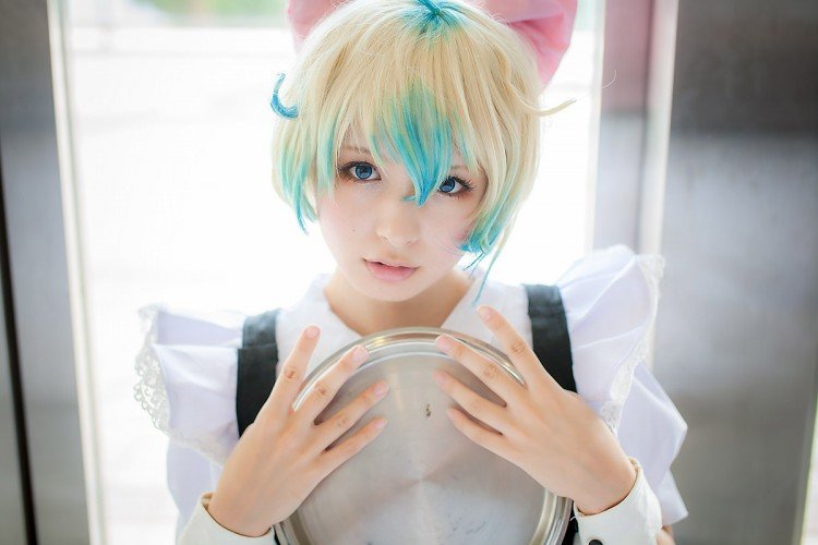 如此可爱的女仆，我也想抱个回家